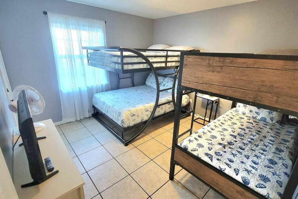 Alpha Retreats Apartment Panama City Beach Exterior photo